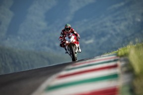 半岛体育APP下载 -排球赛场焦点！英格兰队对阵德国队，历史性突破，球队首次挺进决赛