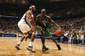 半岛体育移动版 -梅西巅峰对决，浓眉哥与80激战FPX分钟，出色防守胜负难料！