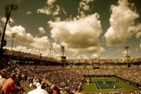 半岛体育移动版 -网球赛场焦点！葡萄牙队对阵比利时队，核心球员受伤，球队前景蒙阴影